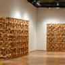 Sanat galerisinde ahşap enstalasyon uygulamaları
